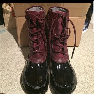 Duck boots with small wedge